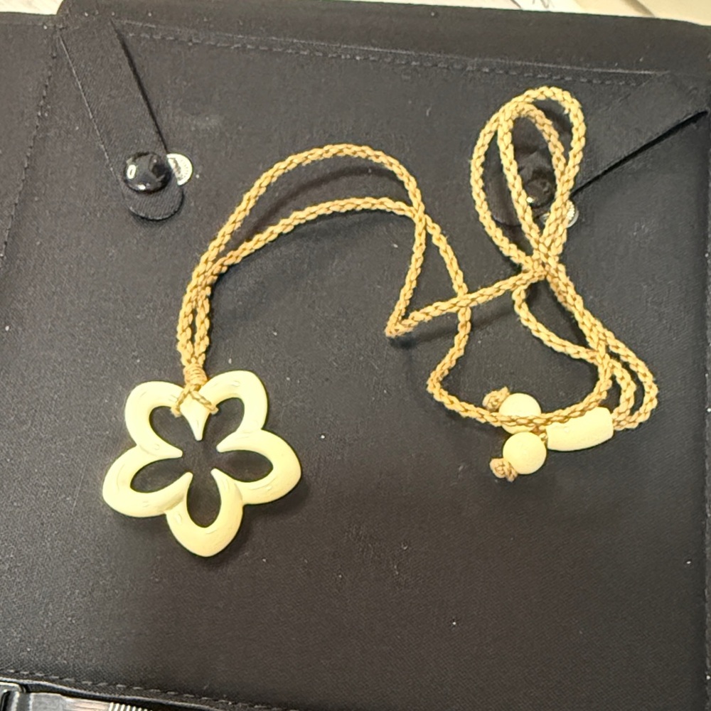 Elegant Flower Pendant Necklace